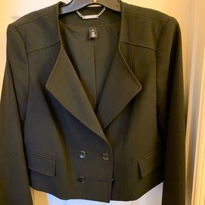 Cropped, season less, amazing jacket!!